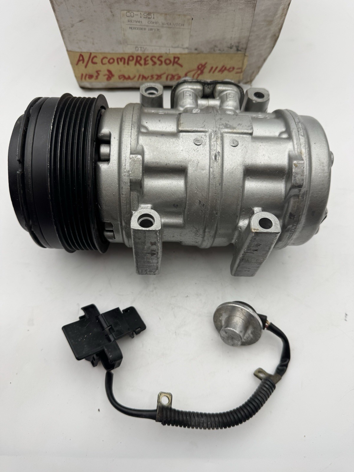 A/C Compressor 10P17C Mercedes-Benz 420SEL, 560SEC, 560SEL, 560SL 1161310001 NOS A/C Compressor 10P17C Mercedes-Benz 420SEL, 560SEC, 560SEL, 560SL 1161310001 NOS
