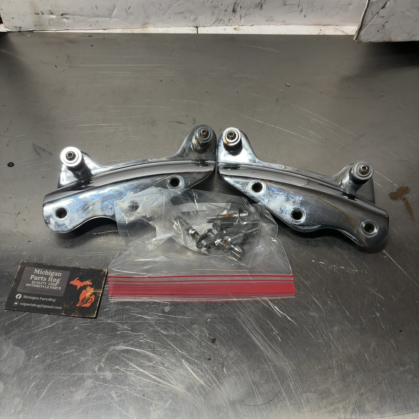 Chrome 4-Point Docking Hardware Kit for Harley Touring \'09-\'13 54205-09A