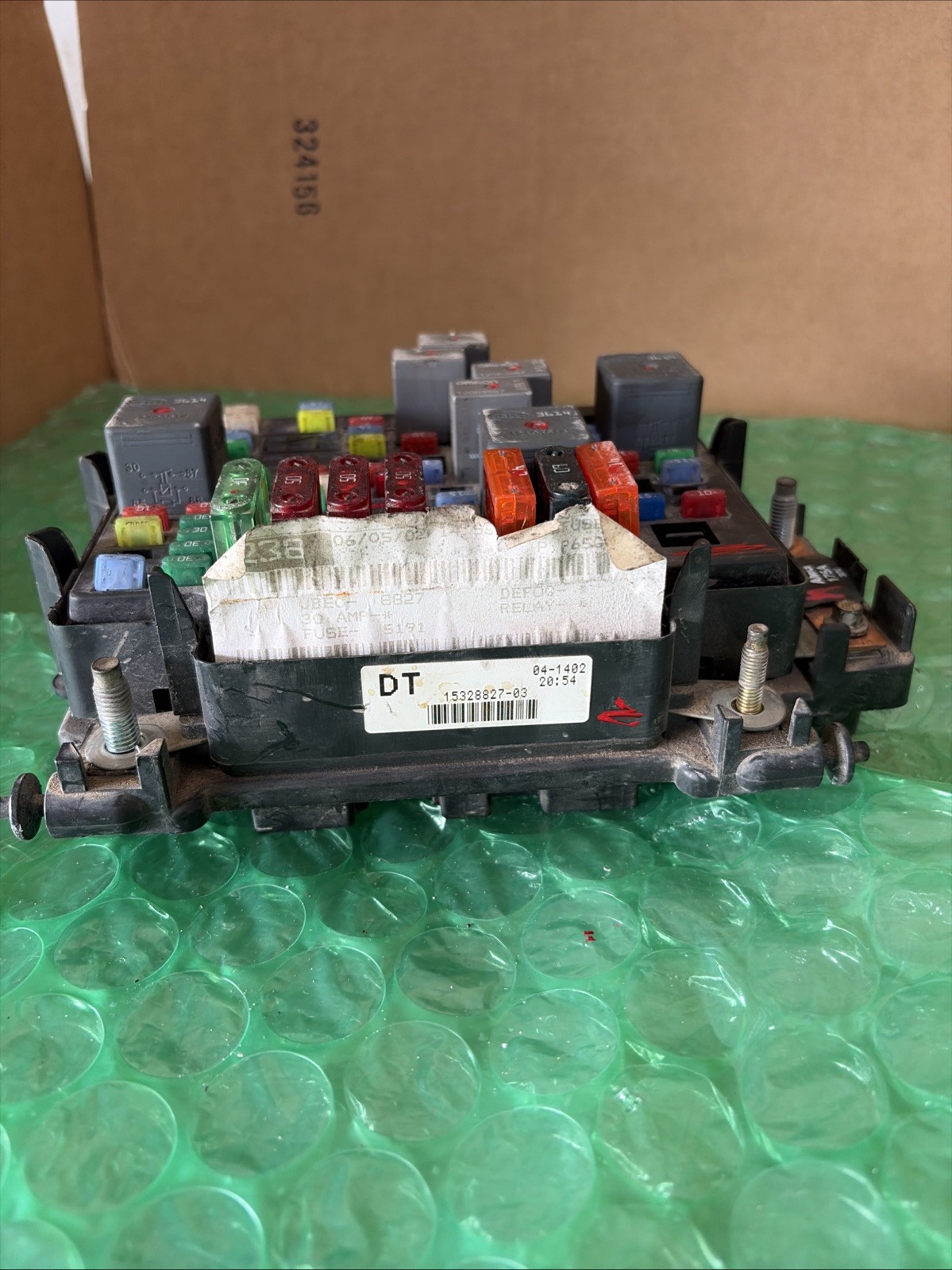01-02 Chevy Silverado/GMC Sierra LB7 DMAX Fuse Box Relay Junction 15328827-03 01-02 Chevy Silverado/GMC Sierra LB7 DMAX Fuse Box Relay Junction 15328827-03