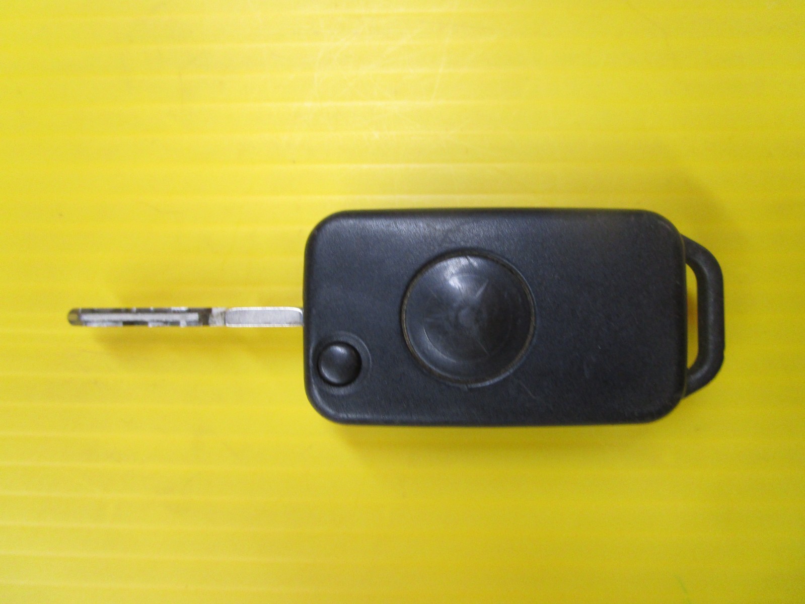 USED OEM Mercedes Switchblade 1 Button Flip Key HU39 Blade 140 760 14 06 USED