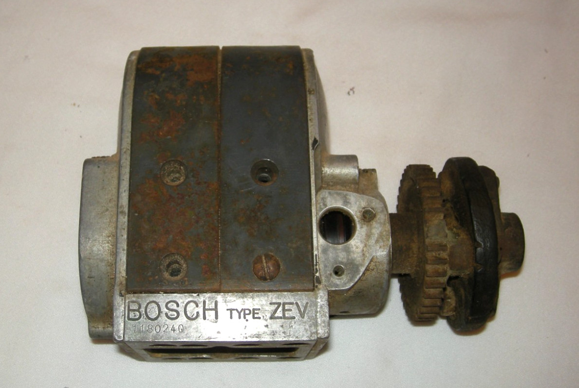 Vintage Bosch ZEV 42 Degree Magneto Untested