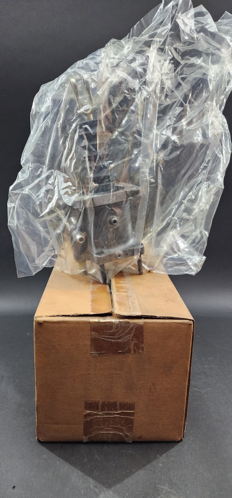 BX2772819 Genuine International Cylinder Hydraulic Power Brake Booster USED BX2772819 Genuine International Cylinder Hydraulic Power Brake Booster USED