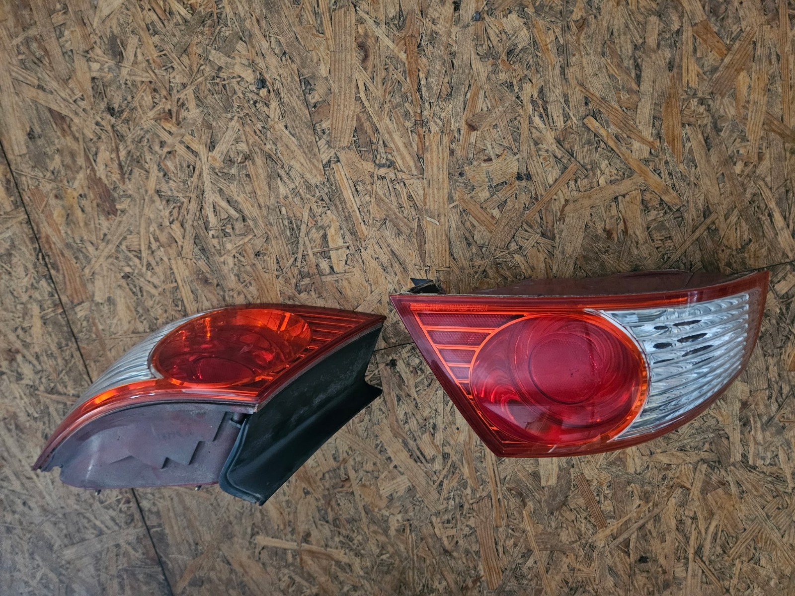 04-06 Kia Amanti Outer Taillights 04-06 Kia Amanti Outer Taillights