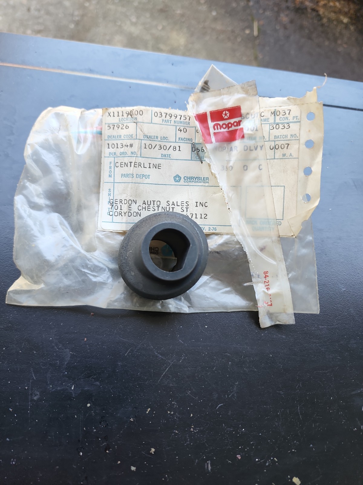 NOS DODGE OMNI PLYMOUTH HORIZON LIFTGATE WIPER PIVOT ESCUTCHEON MOPAR 3799757 NOS DODGE OMNI PLYMOUTH HORIZON LIFTGATE WIPER PIVOT ESCUTCHEON MOPAR 3799757
