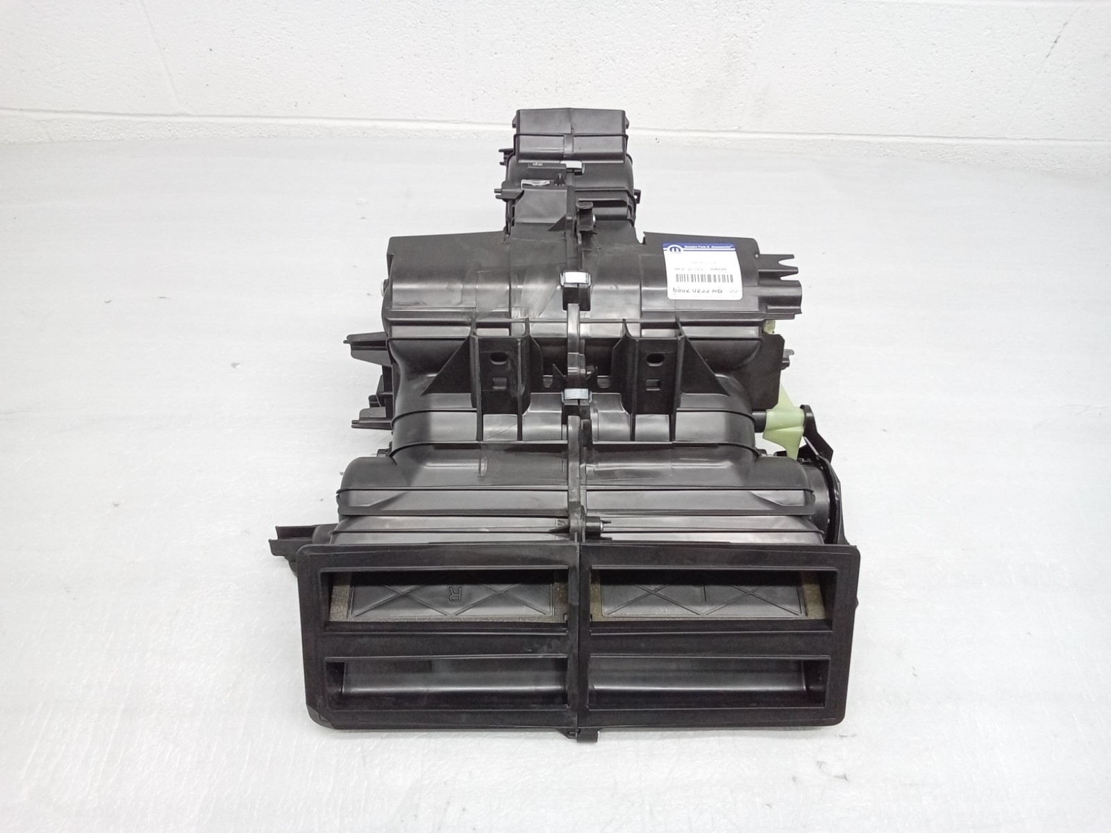 2007-2010 Jeep Grand Cherokee Front HVAC Unit Case 68020233AB 2007-2010 Jeep Grand Cherokee Front HVAC Unit Case 68020233AB