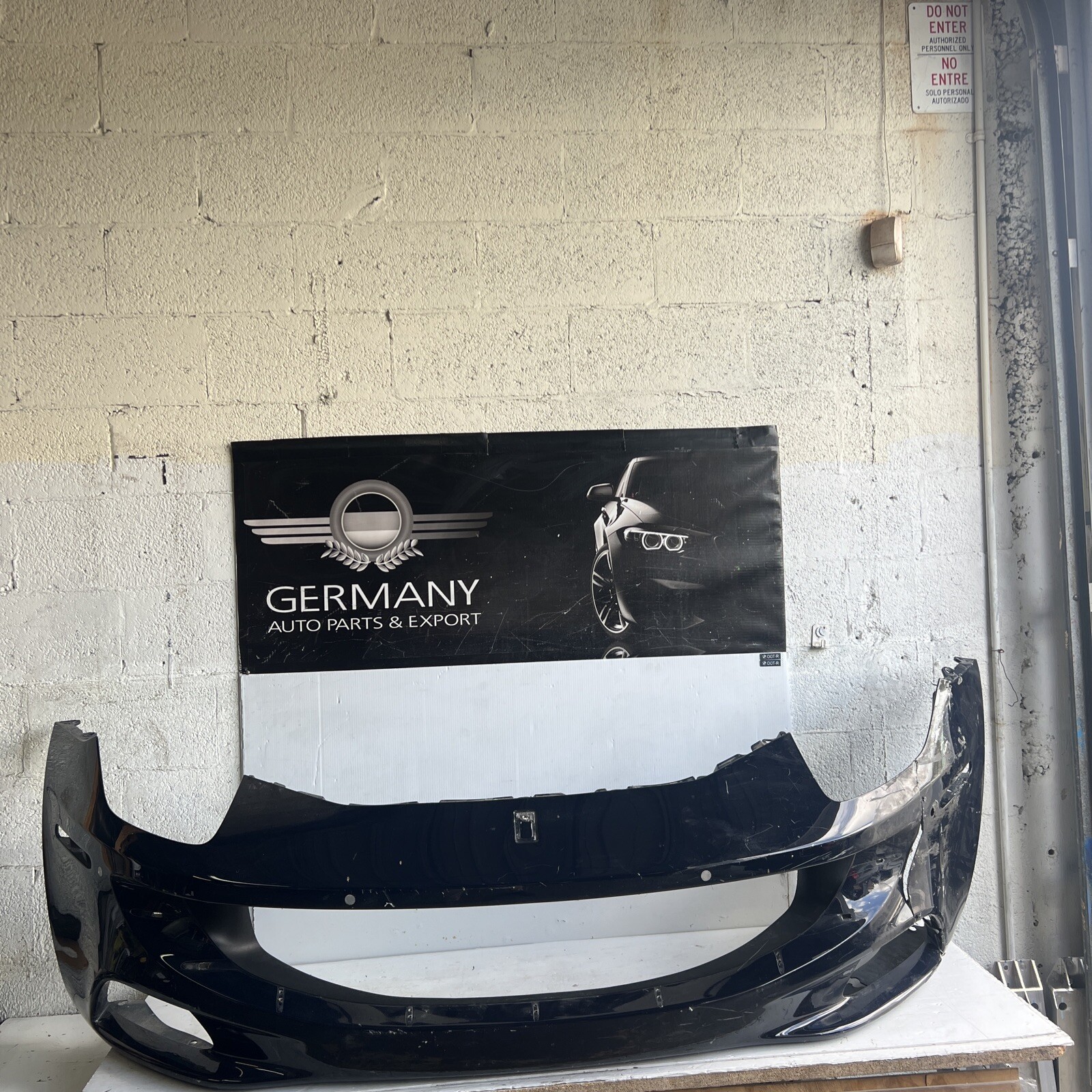 2011-2016 Ferrari FF Front Bumper cover OEM Damaged 2011-2016 Ferrari FF Front Bumper cover OEM Damaged
