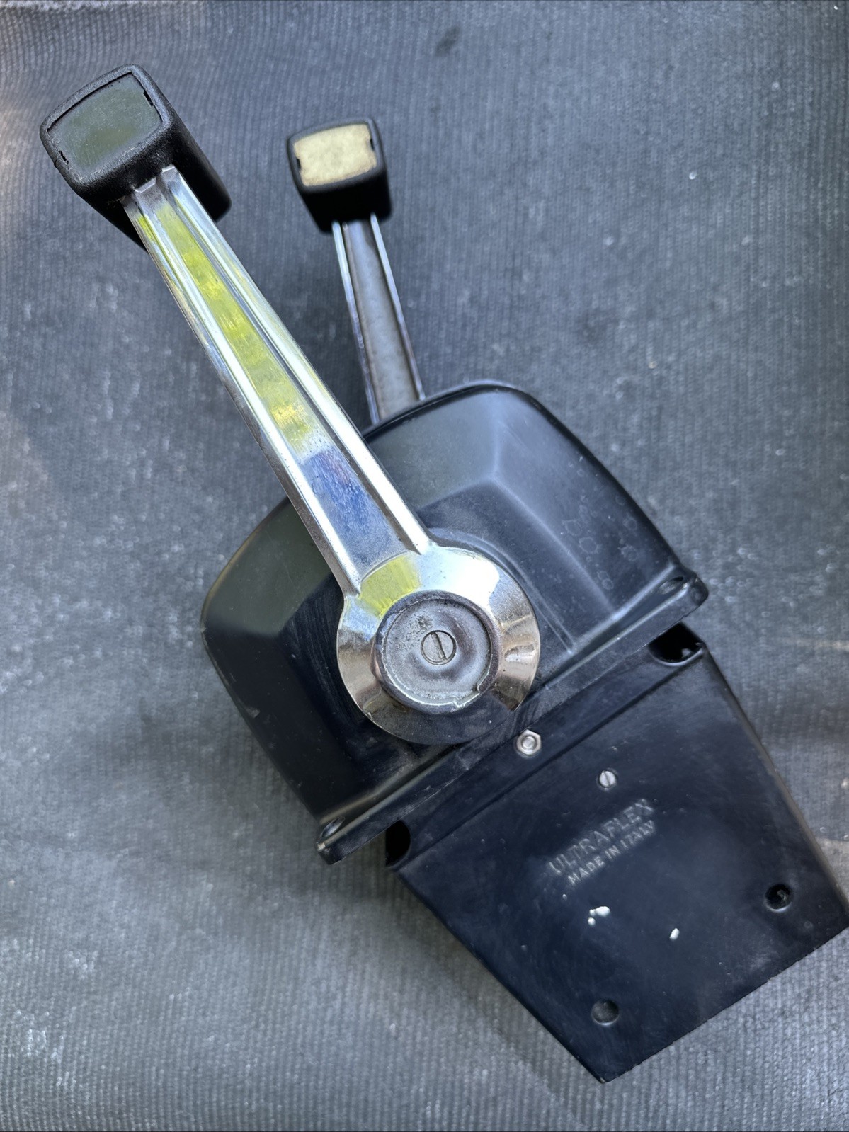 Ultraflex Outboard Inboard Binnacle Dual Control Box w/o Trim Ultraflex Outboard Inboard Binnacle Dual Control Box w/o Trim