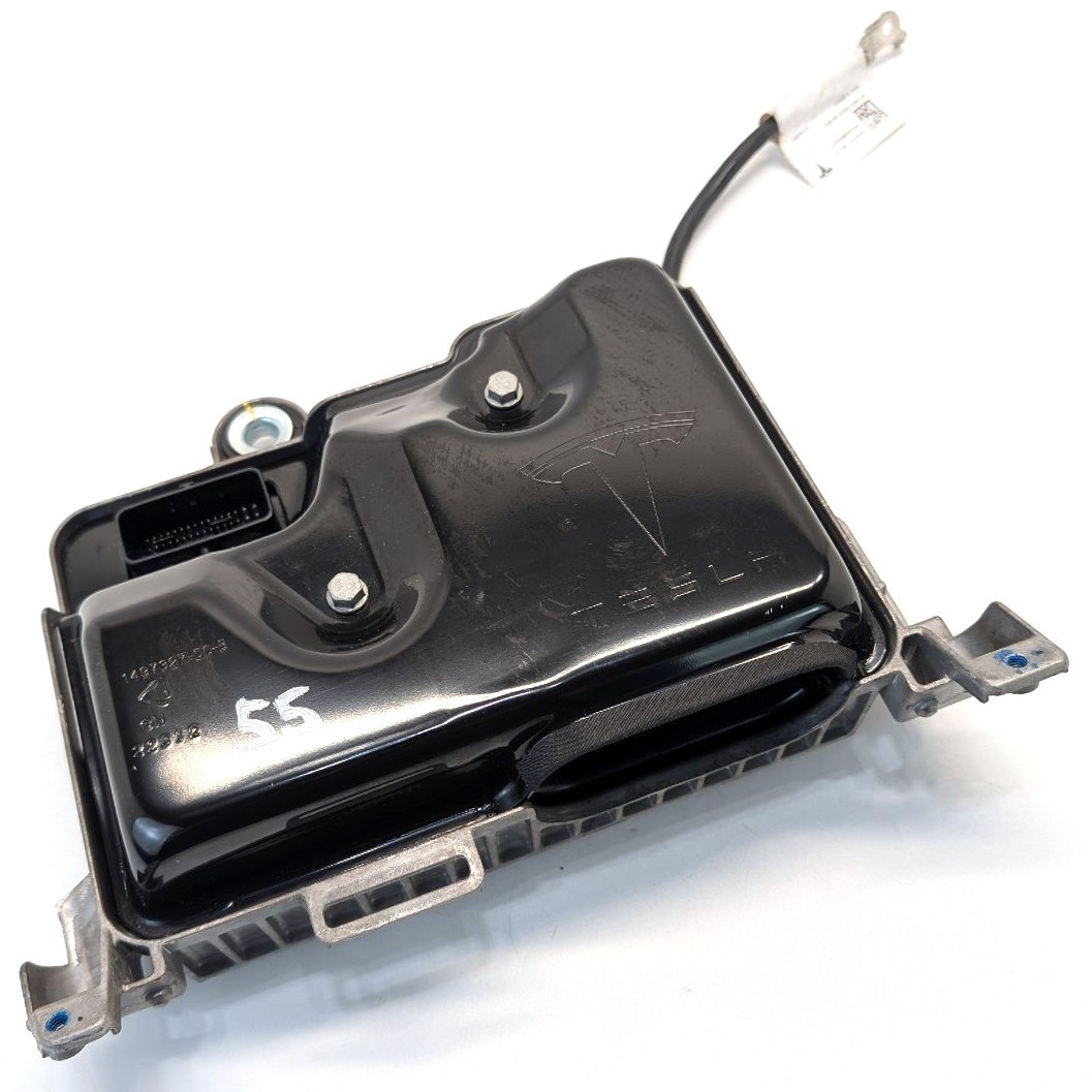 2020-2025 Tesla Model Y FRONT CONTROLLER BODY COMPUTER MODULE UNIT & SHIELD 2020-2025 Tesla Model Y FRONT CONTROLLER BODY COMPUTER MODULE UNIT & SHIELD