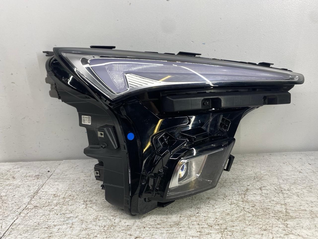 2024-2025 Buick Envista Right RH Side LED Headlight OEM Used 2024-2025 Buick Envista Right RH Side LED Headlight OEM Used