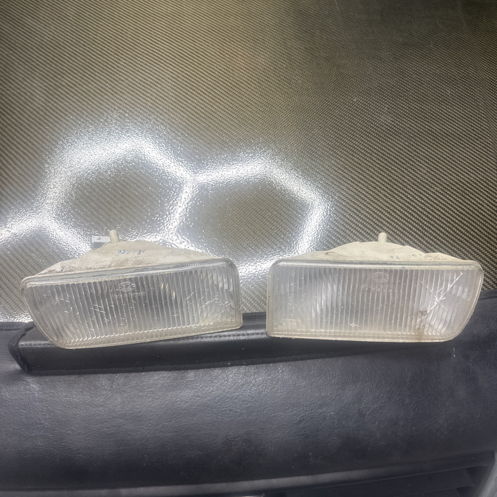 92 93 94 VOLKSWAGEN CORRADO slc RIGHT and LEFT TURN SIGNAL LIGHT SET -with plugs 92 93 94 VOLKSWAGEN CORRADO slc RIGHT and LEFT TURN SIGNAL LIGHT SET -with plugs