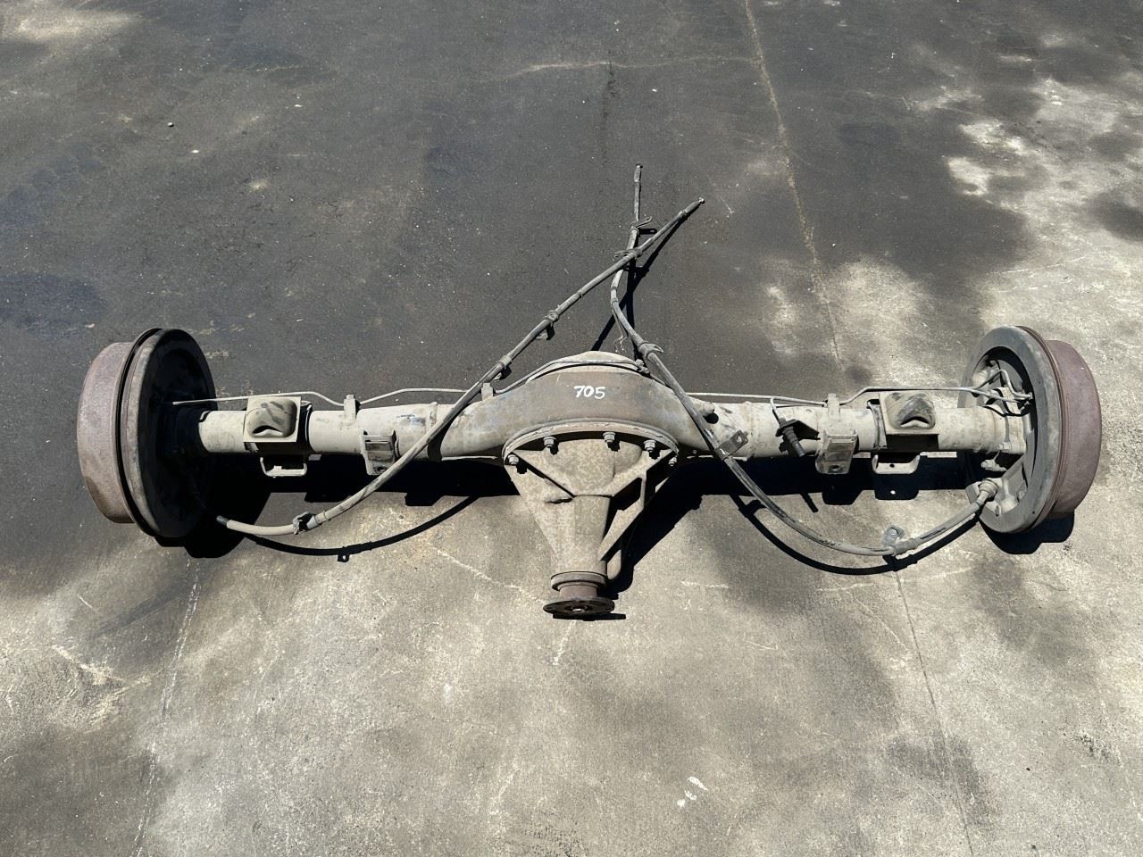 1997-1999 MITSUBISHI MONTERO SPORT REAR AXLE ASSEMBLY 4x2 3.0L 4.63 RATIO