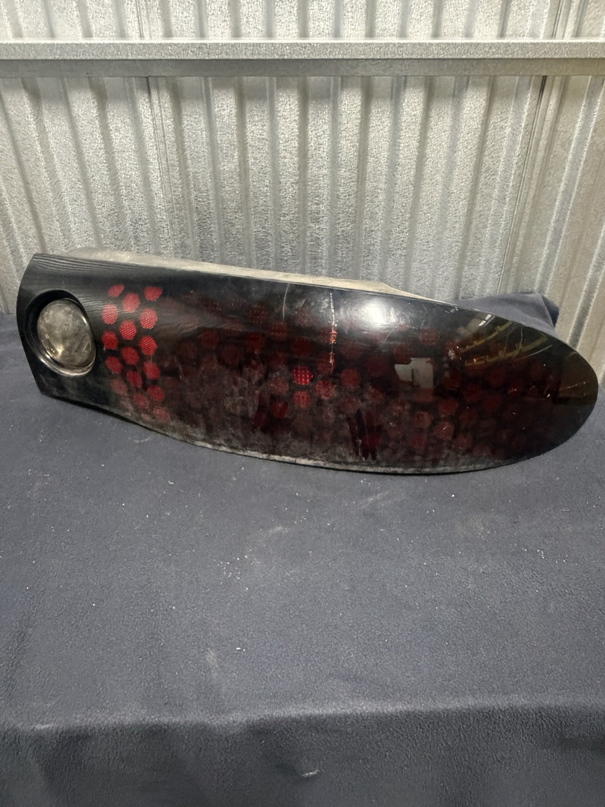 1998-2002 PONTIAC FIREBIRD RH PASSENGER SIDE TAILLIGHT #104727-101E 1998-2002 PONTIAC FIREBIRD RH PASSENGER SIDE TAILLIGHT #104727-101E