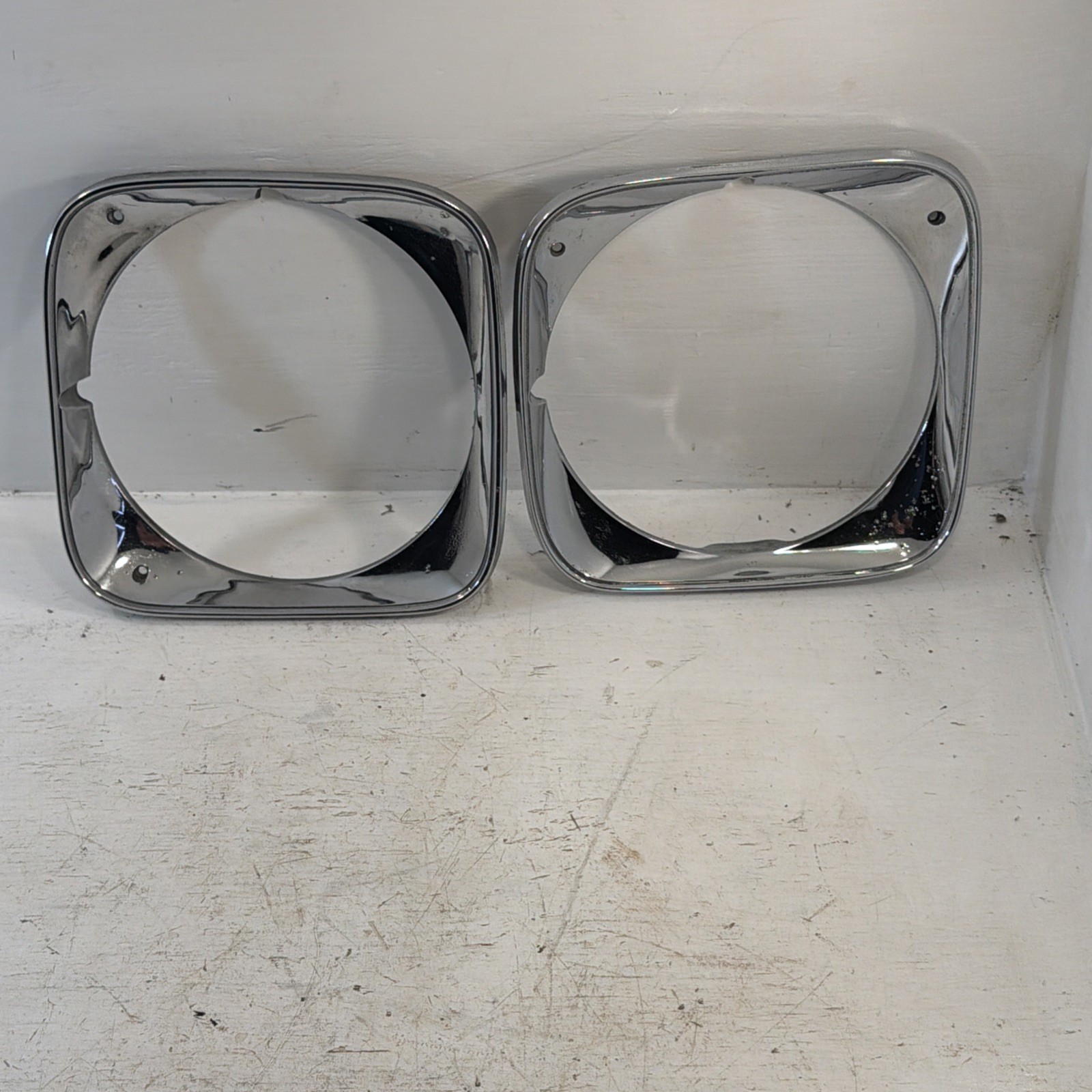 OEM 1971 Chrome Chevrolet Chevelle Headlight Bezels Pair 3982451 3982452 OEM 1971 Chrome Chevrolet Chevelle Headlight Bezels Pair 3982451 3982452