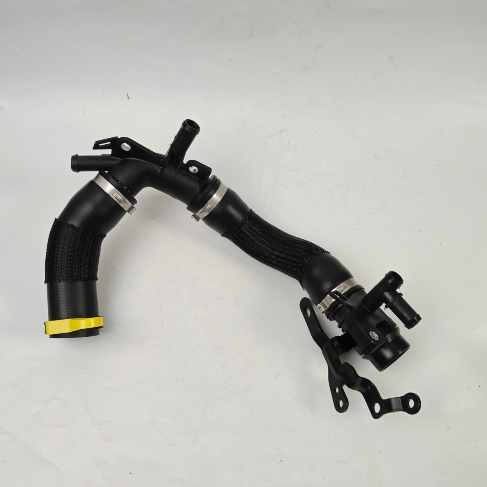For Land Range Rover Defender I6 3.0 Thermostat Hose Water Coolant Pipe LR121446 For Land Range Rover Defender I6 3.0 Thermostat Hose Water Coolant Pipe LR121446