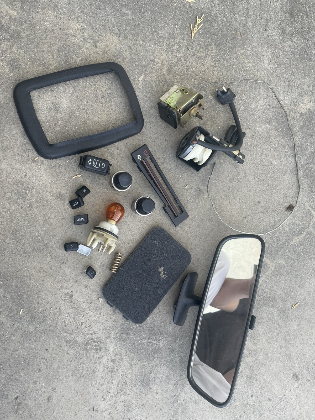 1972-1989 MERCEDES R107 C107 GRAB BAG PARTS LOT Mirror, Switches, Trim, A/C 1972-1989 MERCEDES R107 C107 GRAB BAG PARTS LOT Mirror, Switches, Trim, A/C