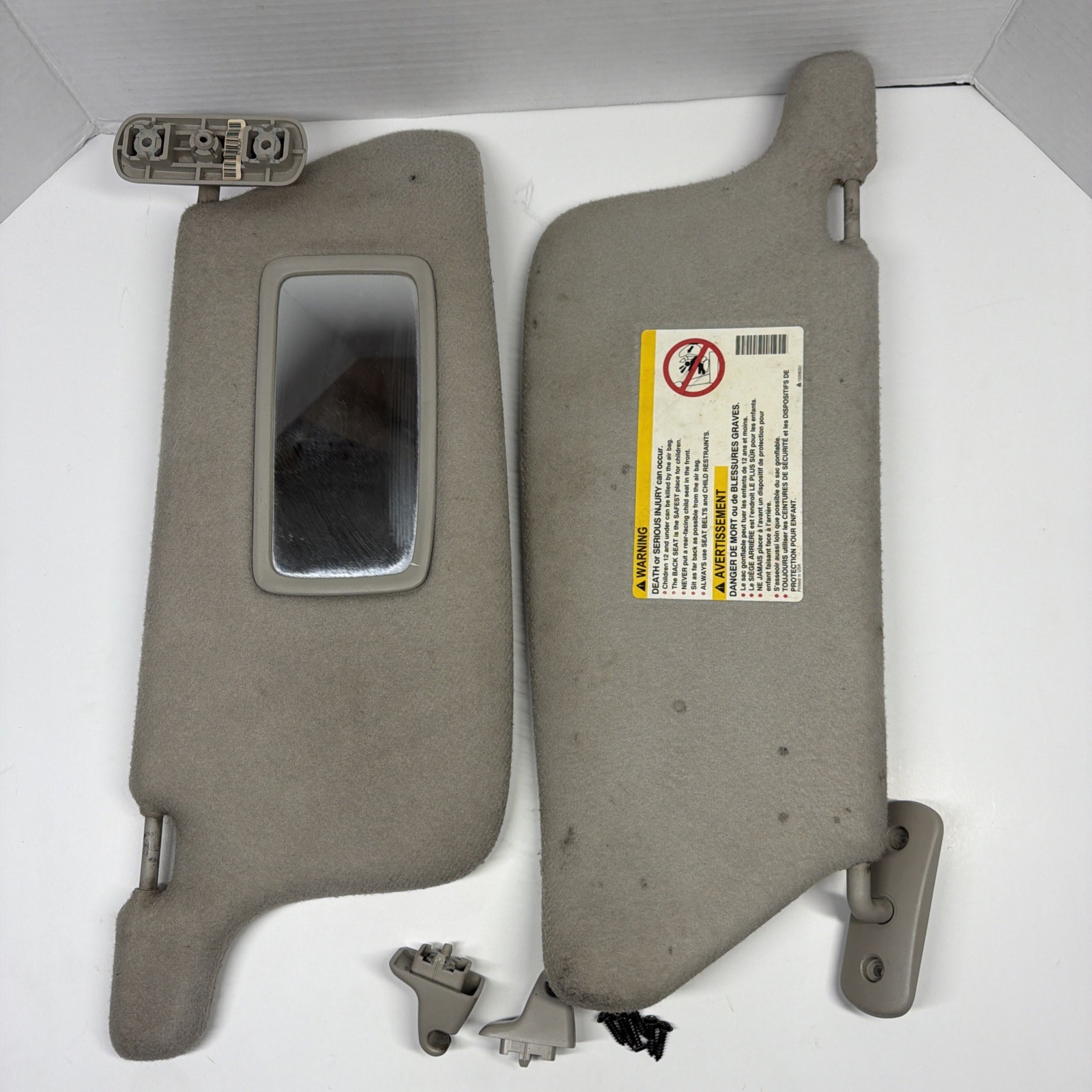 04 - 11 Chevy Colorado GMC Canyon Sun Visors Sunvisors Grey Gray  LH RH Pair Set