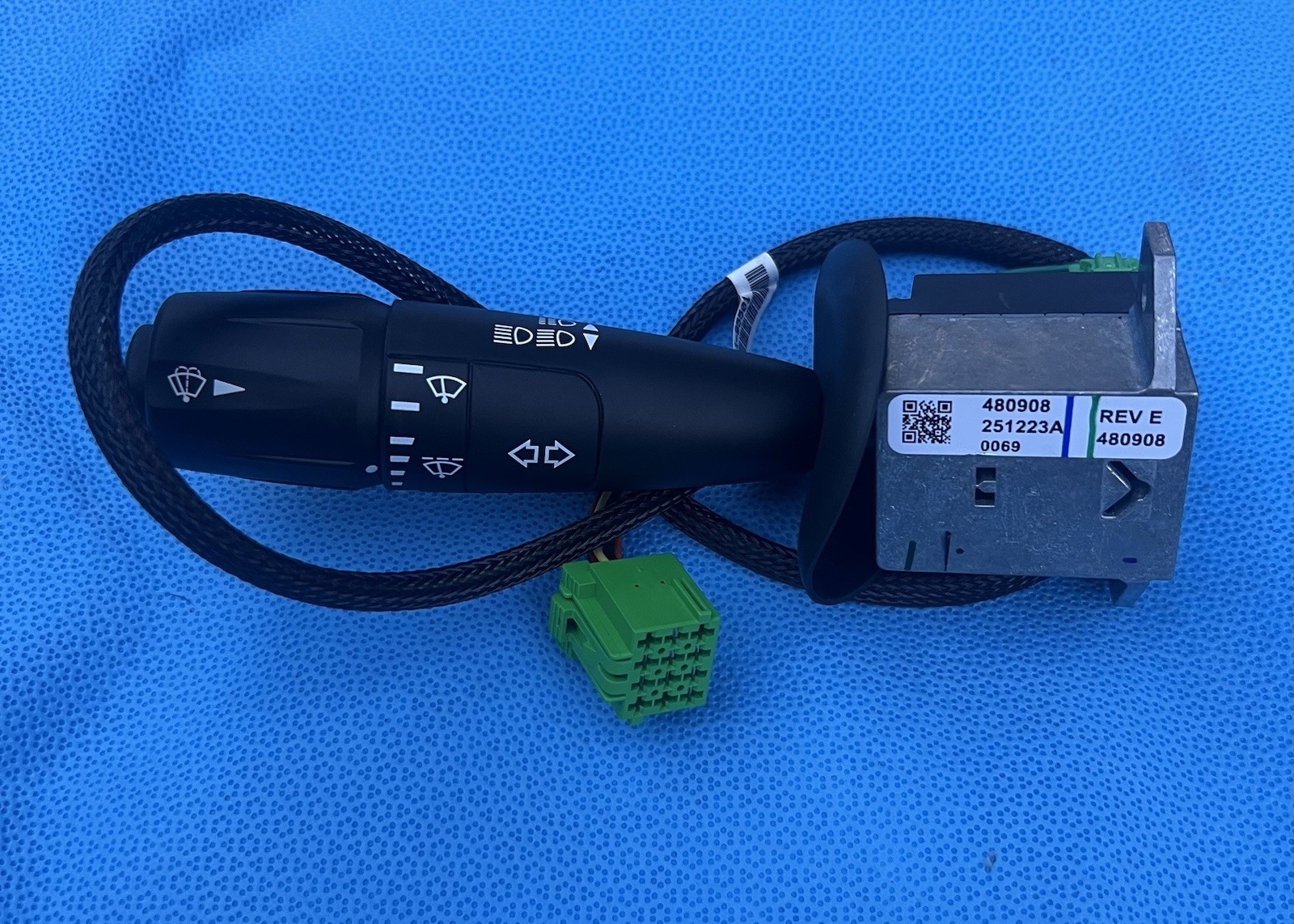 Genuine OEM PACCAR Kenworth Peterbilt TURN SIGNAL SWITCH P/N 480908 Genuine OEM PACCAR Kenworth Peterbilt TURN SIGNAL SWITCH P/N 480908