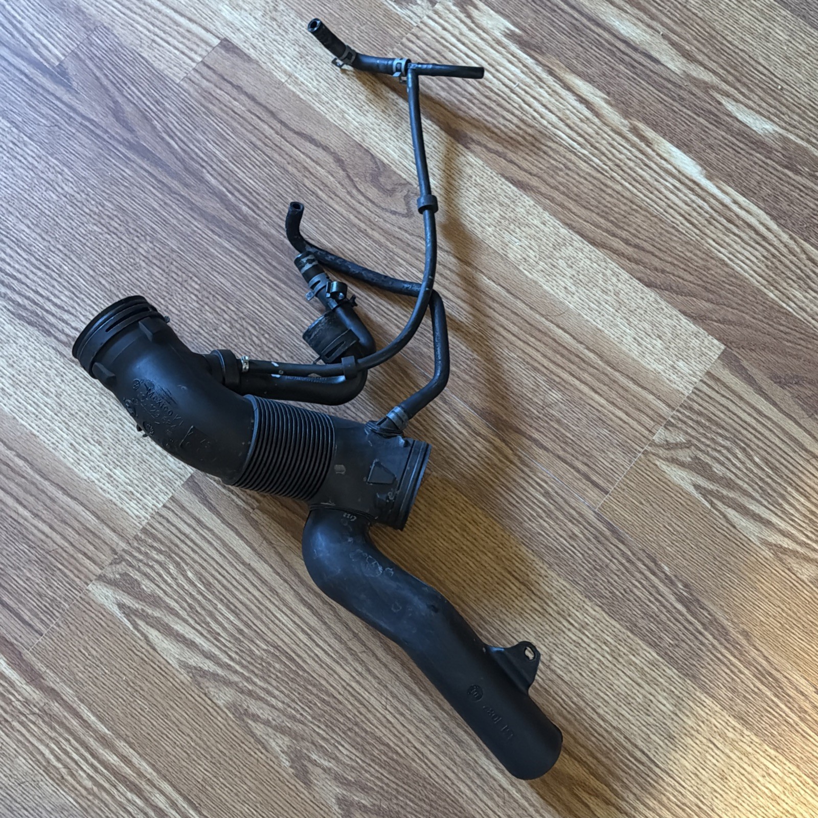 2002-2005 VW New Beetle 2.0 Air Intake Tube PCV Hose GENUINE  