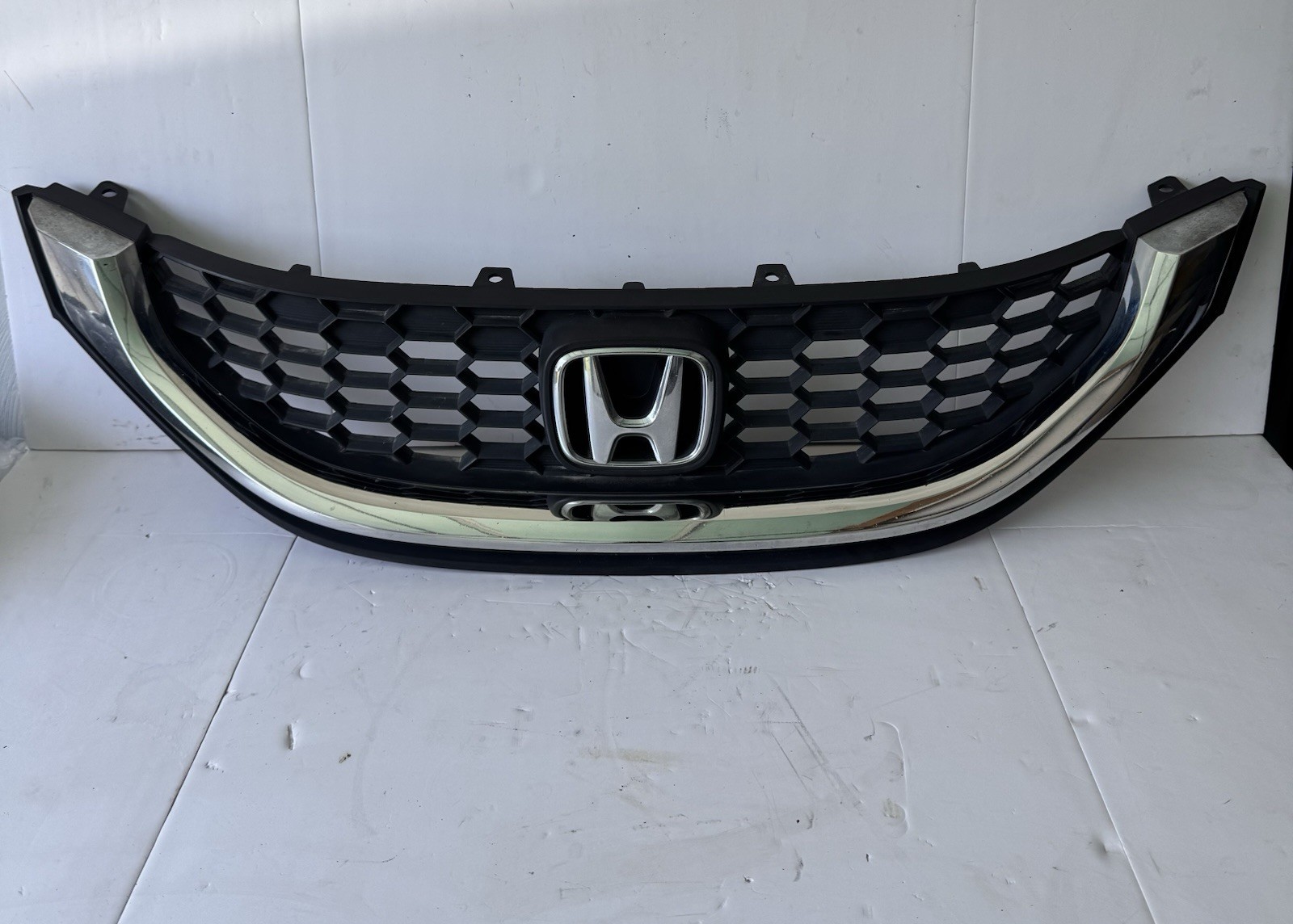 2013-2015 Honda Civic Sedan Front Upper Grille Chrome Emblem OEM 2013-2015 Honda Civic Sedan Front Upper Grille Chrome Emblem OEM