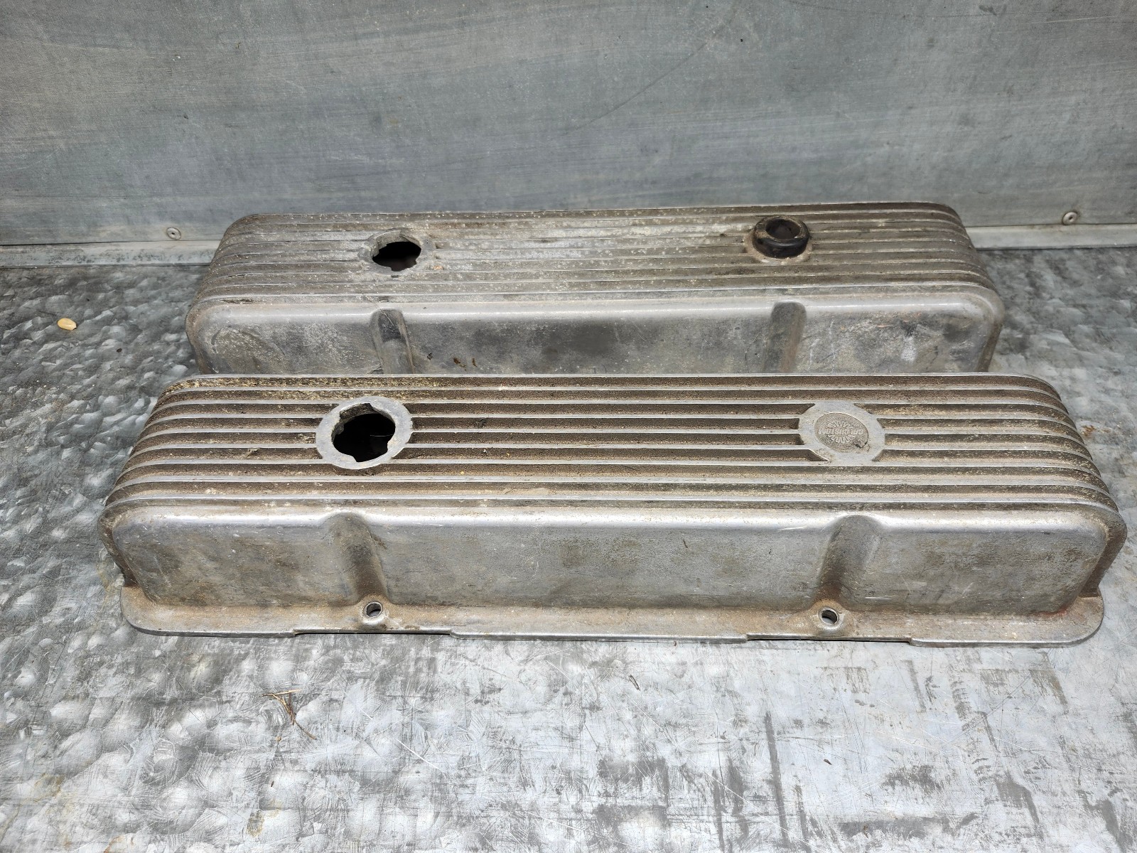 Cal Custom SB Chevy Aluminum Finned Valve Covers Vintage 283-302-327-350 Cal Custom SB Chevy Aluminum Finned Valve Covers Vintage 283-302-327-350