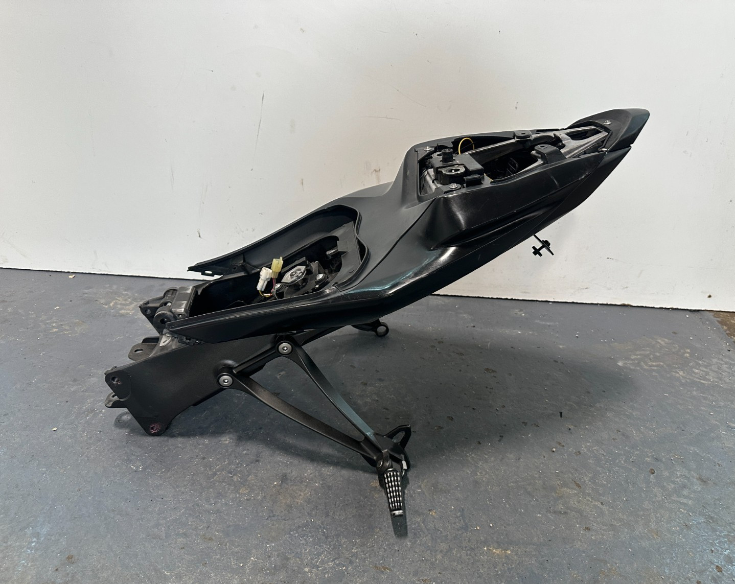09-12 KAWASAKI NINJA ZX6R REAR SUBFRAME BACK TAIL FAIRINGS PEGS LED LIGHT OEM
