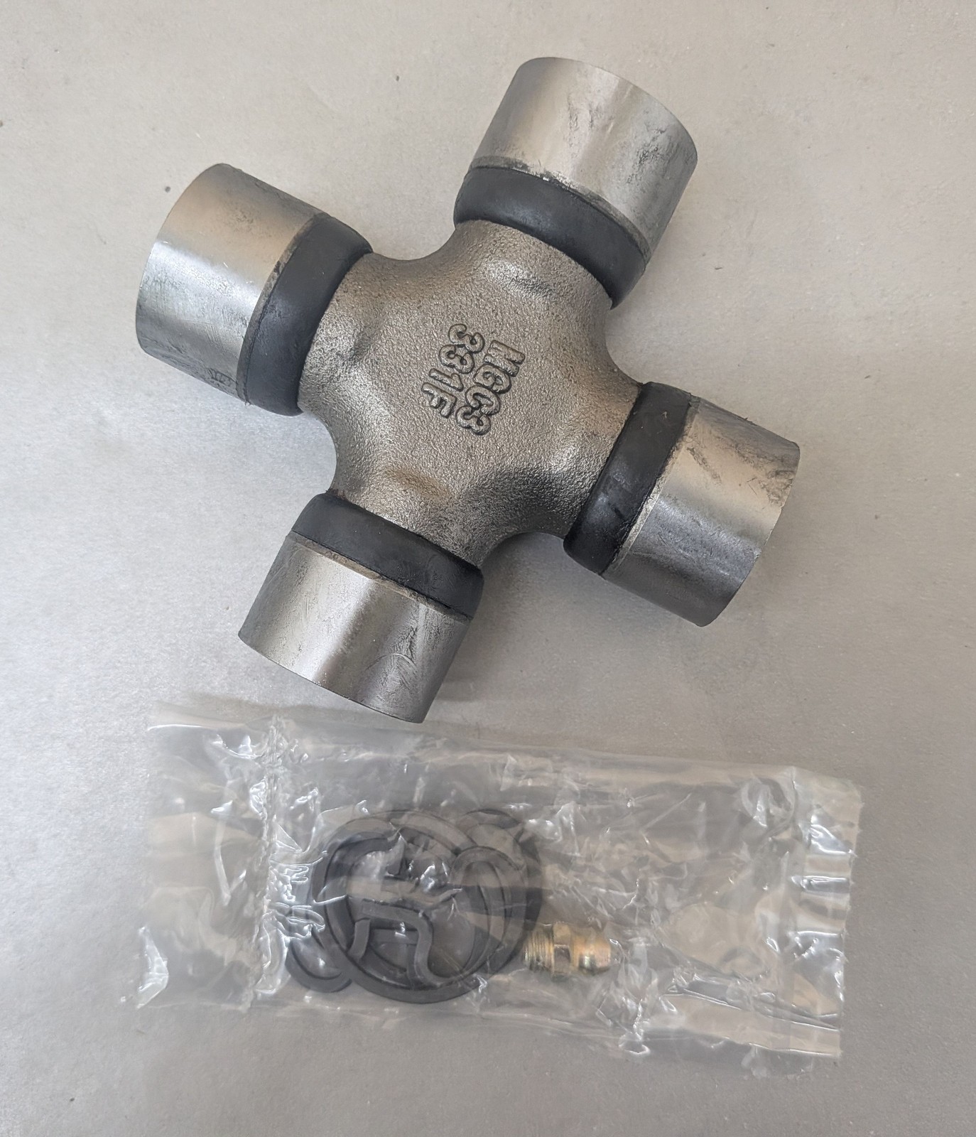 MOOG 331A 015-2039-4 Universal (U) Joint