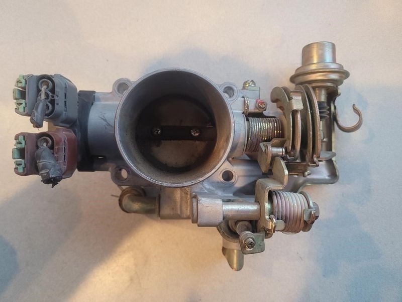 1999-2004 Nissan Frontier 3.3L V6 Throttle Body Valve Housing OEM