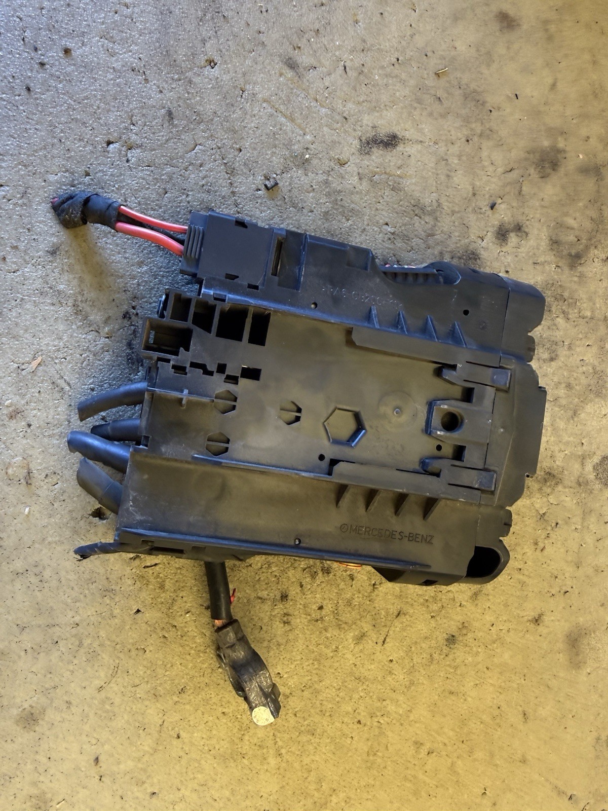 08-11 Mercedes C300 Fuse Relay Junction Box Terminal A0035420019 Oem 08-11 Mercedes C300 Fuse Relay Junction Box Terminal A0035420019 Oem