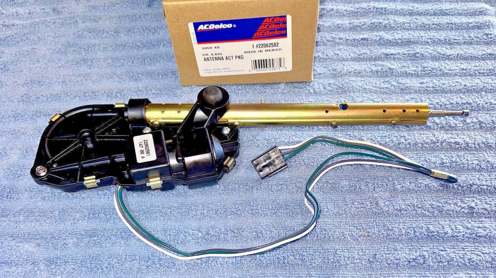 NOS NEW Genuine AC Delco 77-92 GM Models Radio Power Antennae Assembly W VIDEO
