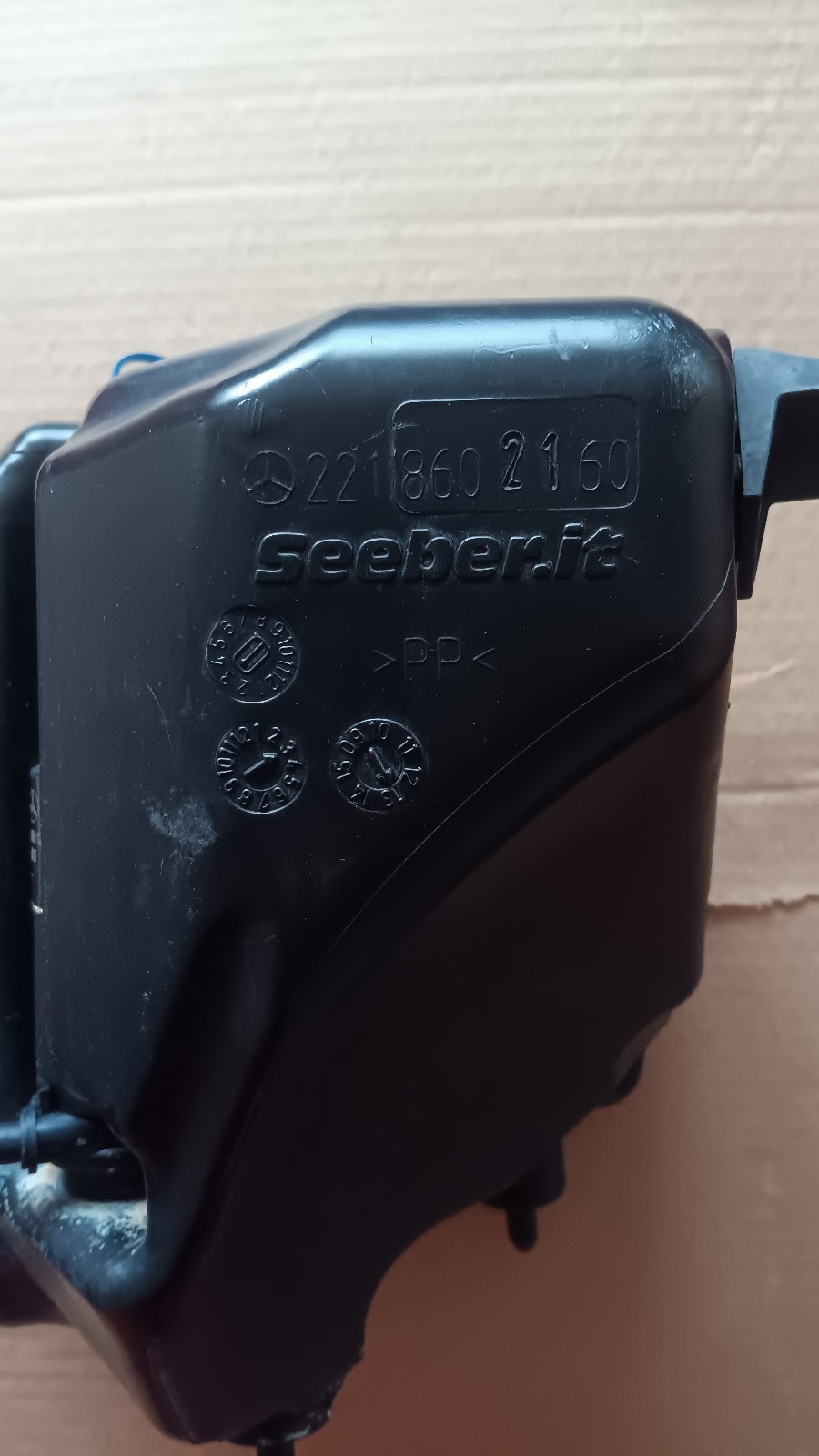 07-13 Mercedes W221 S63 CL550 S550 AMG Windshield Washer Tank A2218602160 07-13 Mercedes W221 S63 CL550 S550 AMG Windshield Washer Tank A2218602160