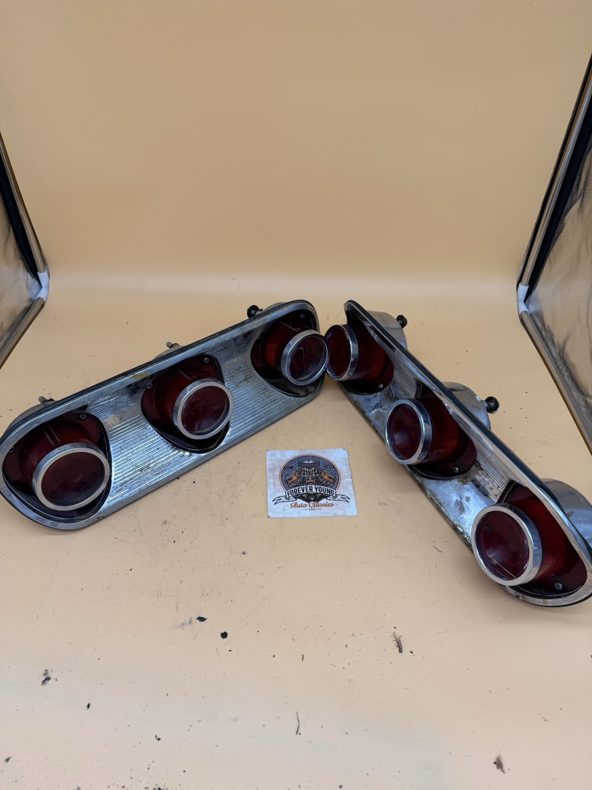 1961 Pontiac Bonneville Tail Lamp Assembly ORIGINAL PAIR LH RH 5952055 1961 Pontiac Bonneville Tail Lamp Assembly ORIGINAL PAIR LH RH 5952055
