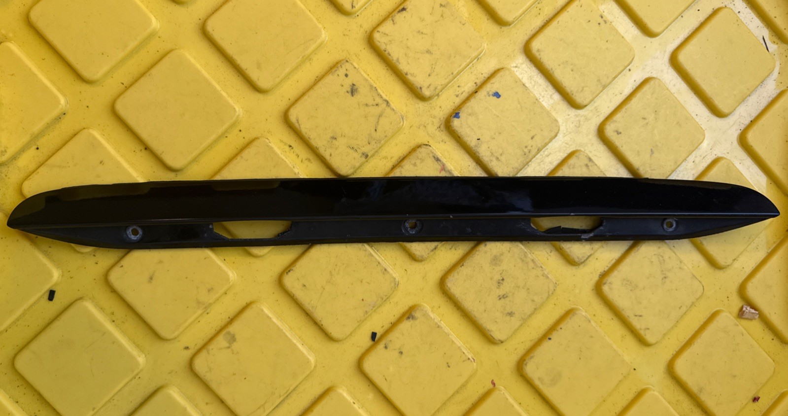 1998-2000 Mercedes-Benz C280 Trunk Grab Handle 2027580396 OEM 1998-2000 Mercedes-Benz C280 Trunk Grab Handle 2027580396 OEM