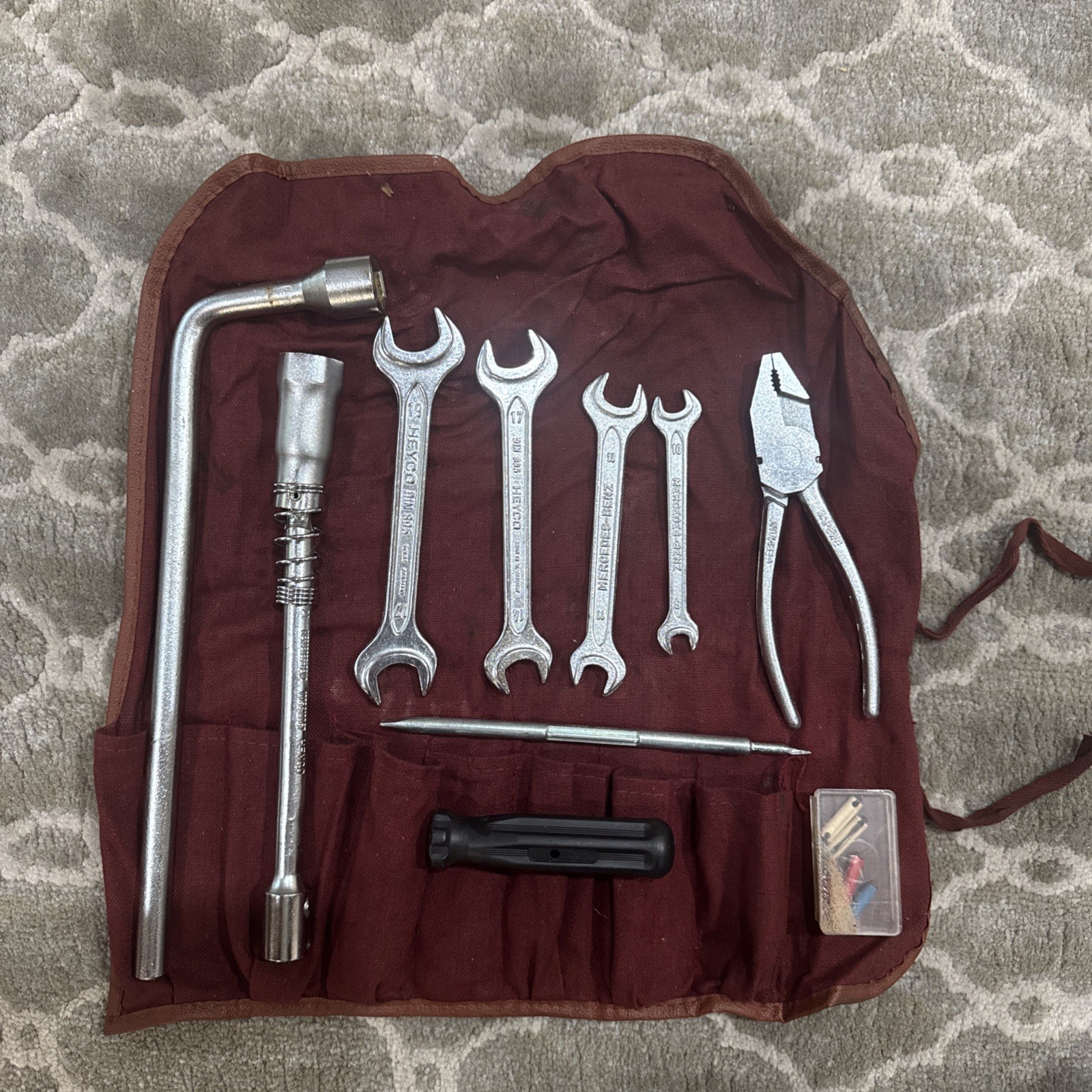 VINTAGE Mercedes Benz SPARE TOOL SET TRUNK Kit R129 R107 W123 W124 OEM Vintage VINTAGE Mercedes Benz SPARE TOOL SET TRUNK Kit R129 R107 W123 W124 OEM Vintage