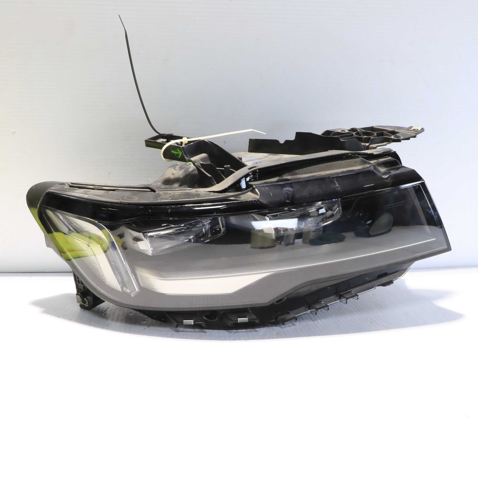 2021-2024 Cadillac Escalade LED Right Side Headlight Assembly OEM 85750336