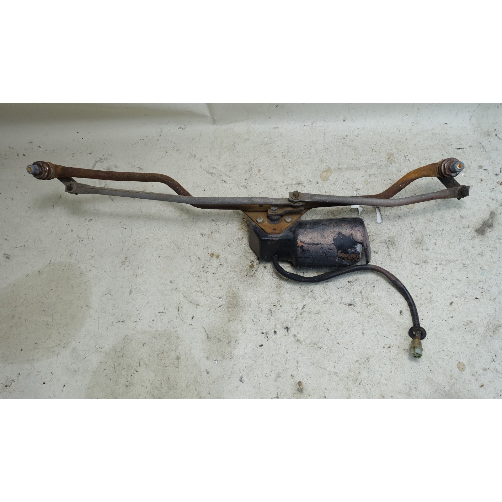 BMW 2002 2002tii 114 Windshield Wiper Linkage with Motor OEM 1972-1976