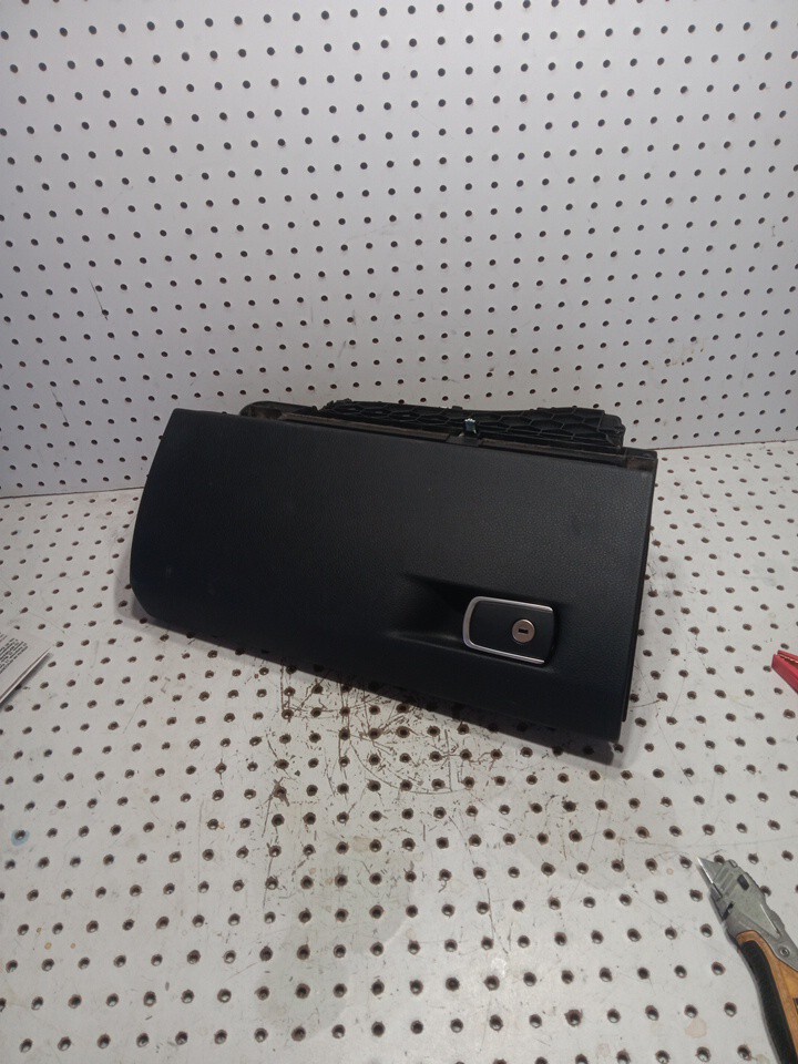 12-20 BMW F30 F32 320 335 428 DASHBOARD PASSENGER STORAGE GLOVE BOX COMPARTMENT 12-20 BMW F30 F32 320 335 428 DASHBOARD PASSENGER STORAGE GLOVE BOX COMPARTMENT