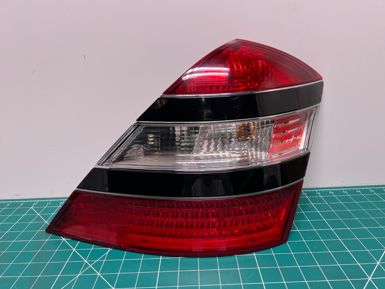 07-09 MERCEDES-BENZ W221 S550 REAR RIGHT TAIL LIGHT BRAKE LAMP OEM