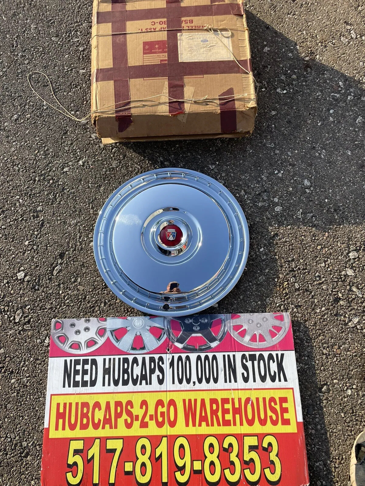1955- 56 Ford Thunderbird 15” Full Hubcap Red Center convertible Beautiful Nos 1 1955- 56 Ford Thunderbird 15” Full Hubcap Red Center convertible Beautiful Nos 1