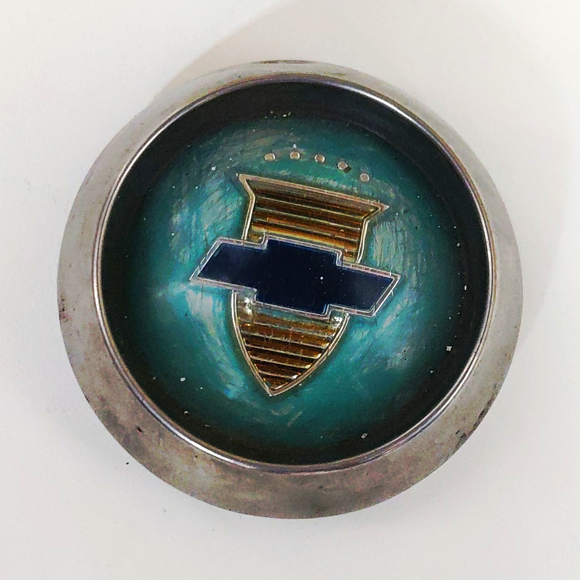 original 1951–1952 Chevrolet Deluxe steering wheel horn button cap. original 1951–1952 Chevrolet Deluxe steering wheel horn button cap.