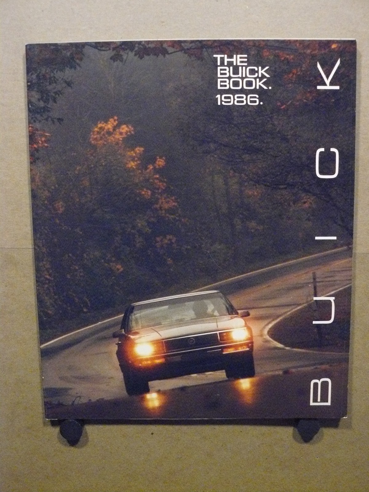 1986 The Buick Book Sales Brochure Full Line Riviera Century Regal Electra