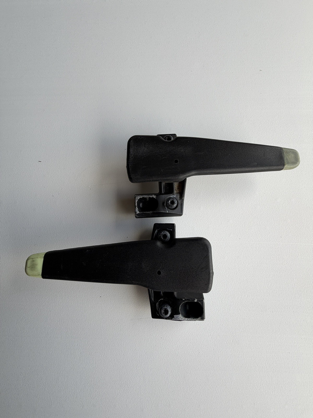 2003-2013 Chevrolet Avalanche 1500 / Cadillac EXT - Bed Cover Latch (pair)