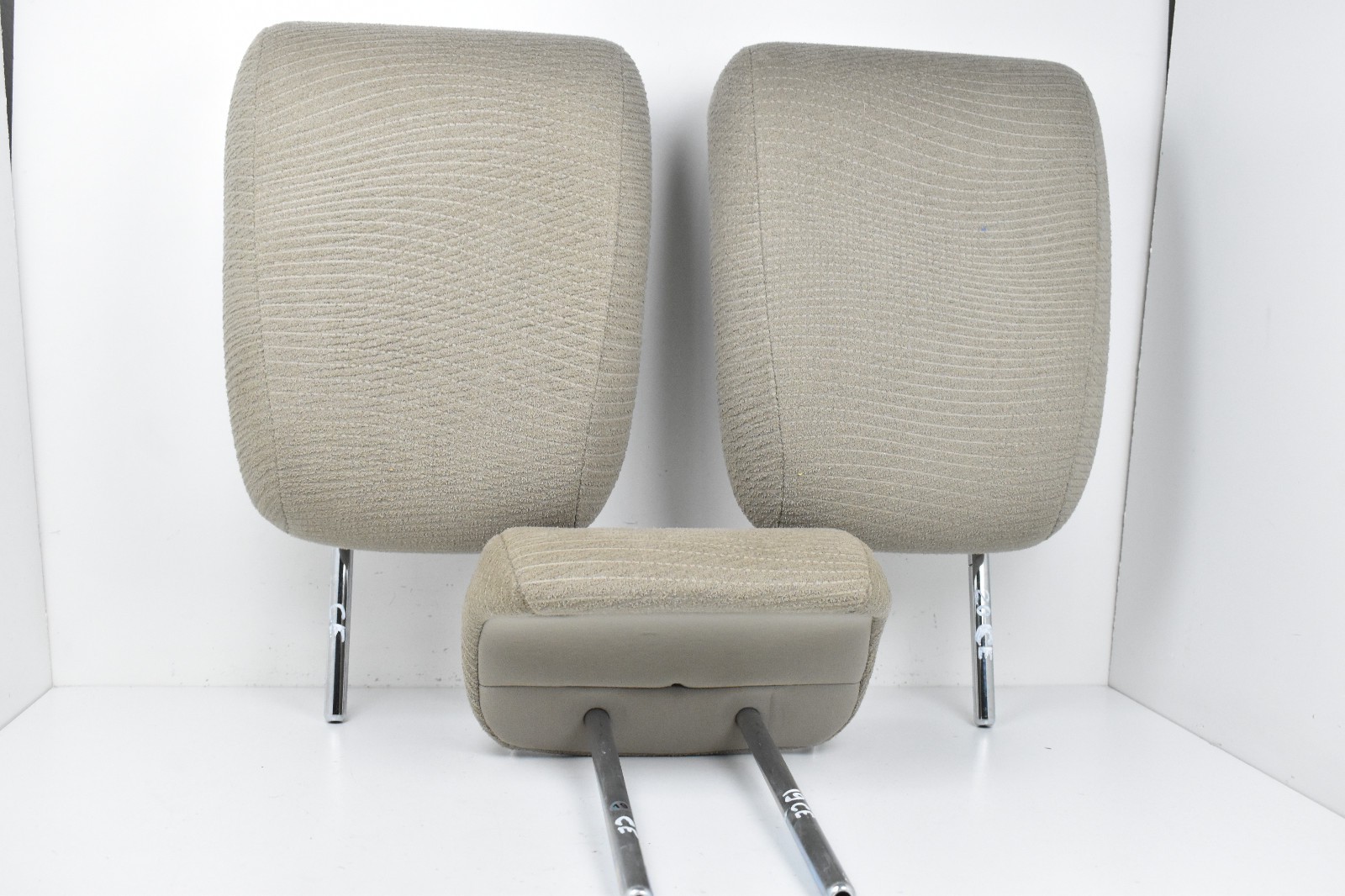 11-17 Honda Odyssey Rear Seat Third 3rd Row Beig Cloth Headrest Set OEM 11-17 Honda Odyssey Rear Seat Third 3rd Row Beig Cloth Headrest Set OEM