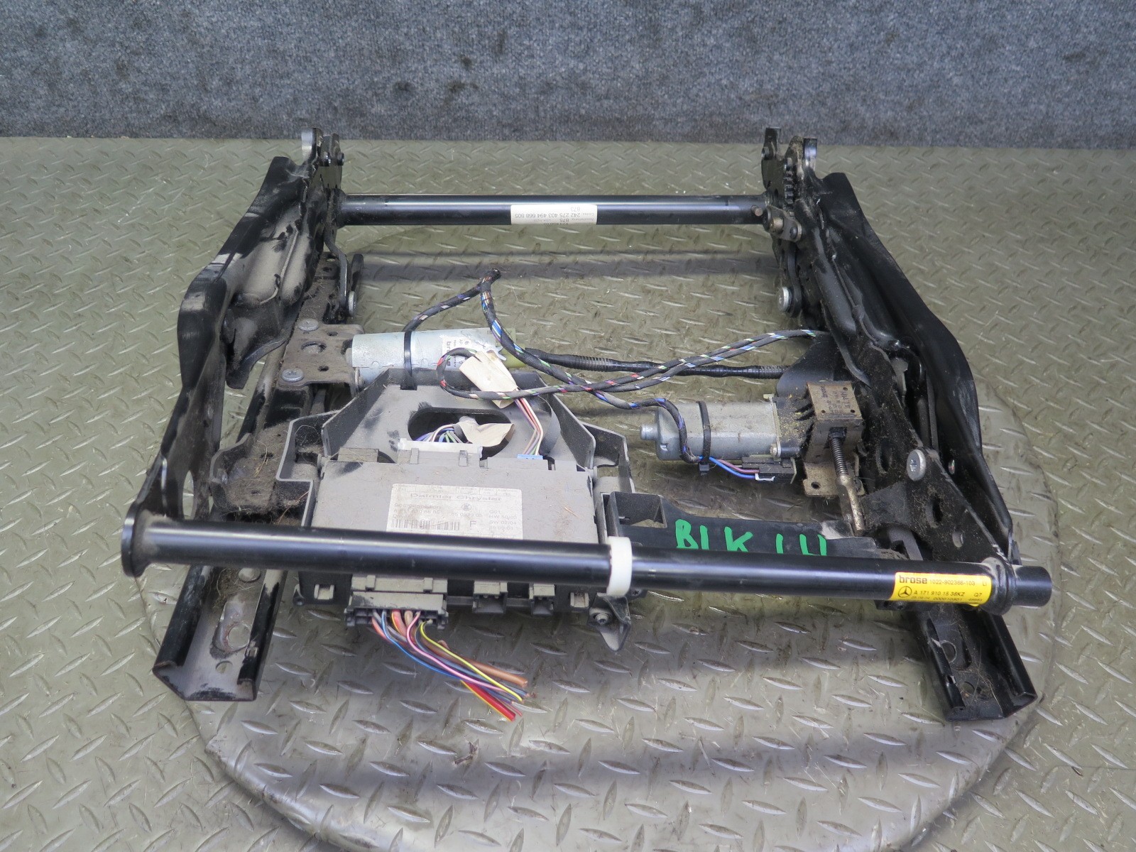 05-08 MERCEDES R171 SLK-CLASS FRONT LEFT SEAT TRACK W MOTORS & MODULE ASSY OEM