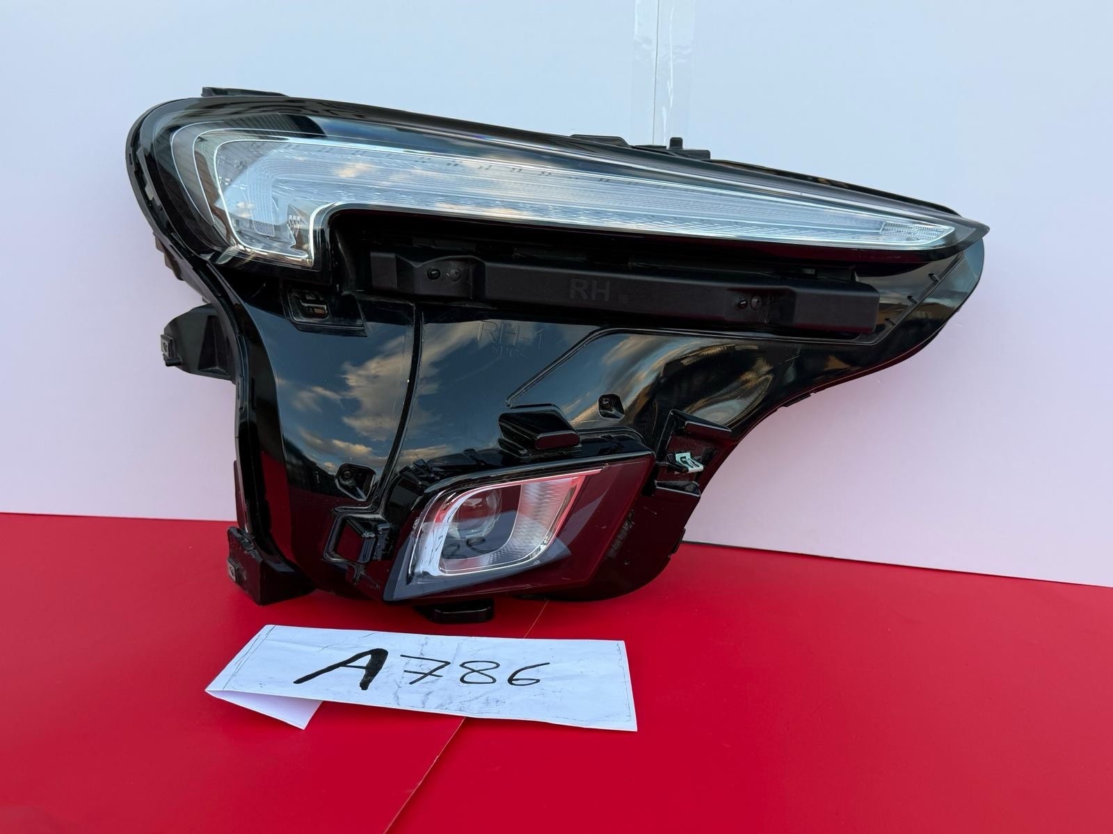 CRACKED LENS 2024-2026 Buick Encore GX Headlight Right Passenger LED OEM786 CRACKED LENS 2024-2026 Buick Encore GX Headlight Right Passenger LED OEM786