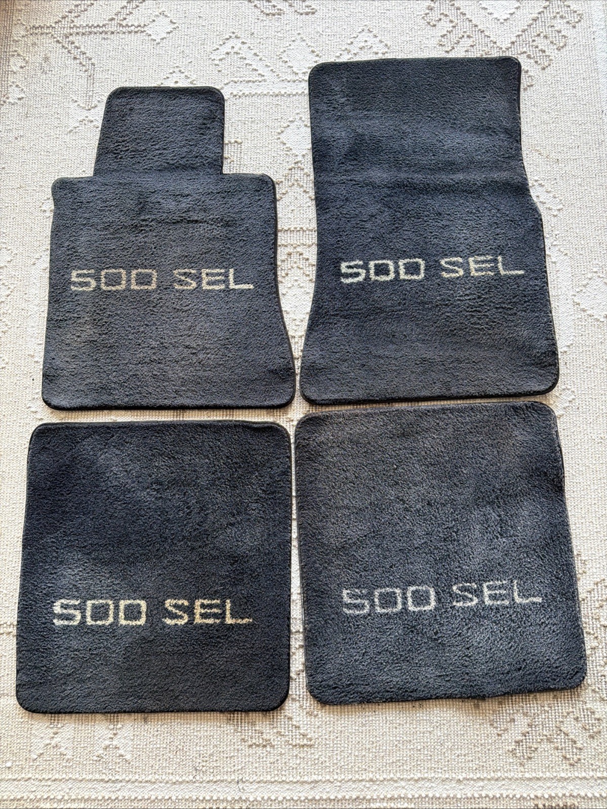 Vintage 1981-1991 Mercedes-Benz W126 floor mats With Logo 500 SEL Vintage 1981-1991 Mercedes-Benz W126 floor mats With Logo 500 SEL