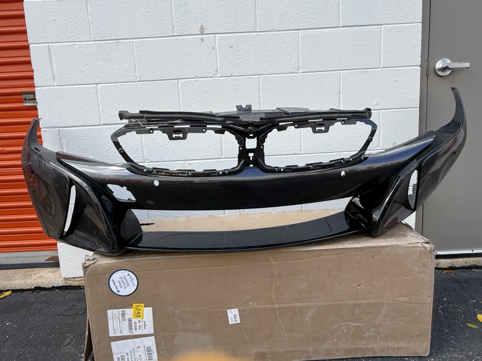 OEM 2014-2020 BMW i8 Front Bumper Cover Fascia Sophisto Gray Black 7372124