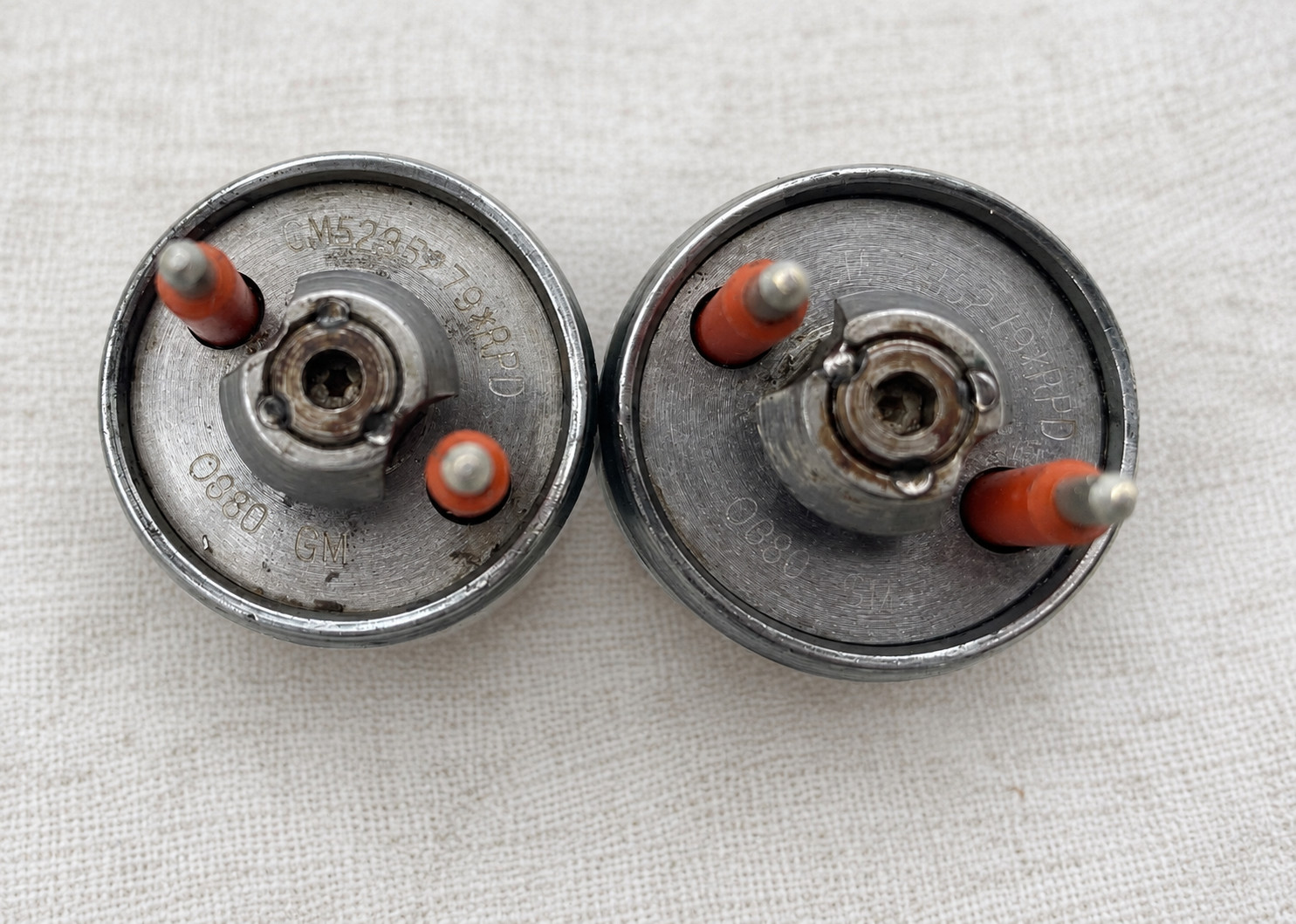 1987 - 1995 GM TBI Original Injectors / SET OF 2 For 5.0L Real OEM 5235279 1987 - 1995 GM TBI Original Injectors / SET OF 2 For 5.0L Real OEM 5235279
