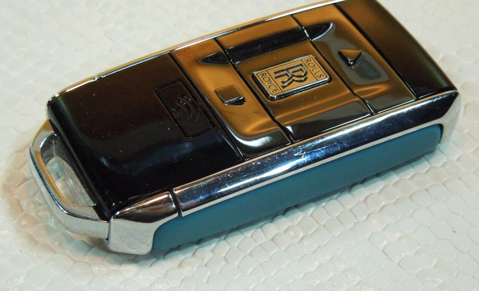 ROLLS ROYCE PHANTOM CULLINAN LIGHT BLUE LEATHER REMOTE FOB FCC: YG0HUF7059