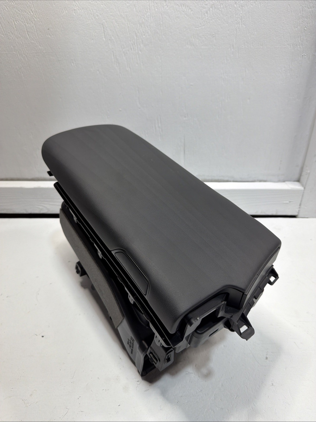 2019-2025 LEXUS ES300H ES350 FRONT CENTER FLOOR CONSOLE WITH ARMREST LEATHER OEM 2019-2025 LEXUS ES300H ES350 FRONT CENTER FLOOR CONSOLE WITH ARMREST LEATHER OEM