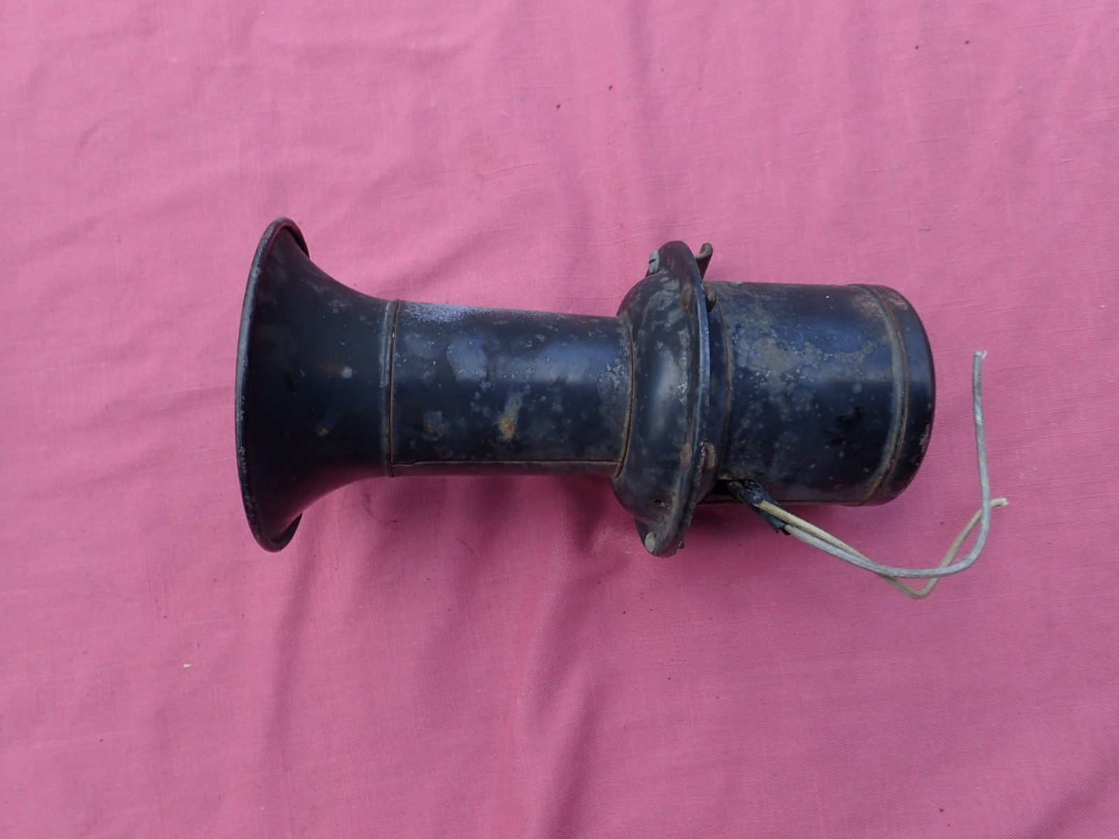 1928-32 Ford Model A Sparton horn and bracket, nice Ahooga